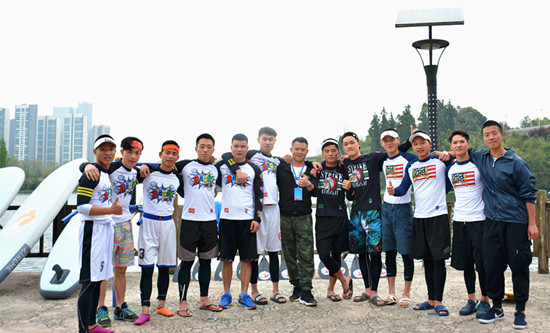 “双创”已从学生“单枪匹马”过渡为师生共同创业的时代,为高校“双创”注入强劲动力,校园“双创”力量日益磅礴。图为爽爽皮划艇团队合影。(爽爽皮划艇 供图).jpg “双创”已从学生“单枪匹马”过渡为师生共同创业的时代,为高校“双创”注入强劲动力,校园“双创”力量日益磅礴。图为爽爽皮划艇团队合影。(爽爽皮划艇 供图).jpg